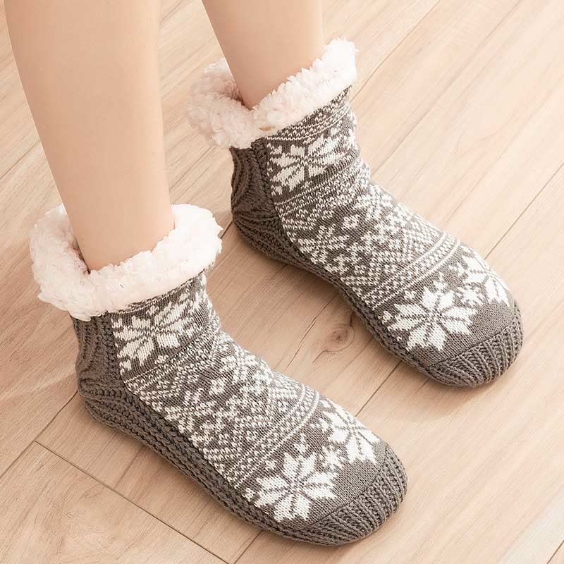 Plus Size V Snowflake Shaped Slipper Socks