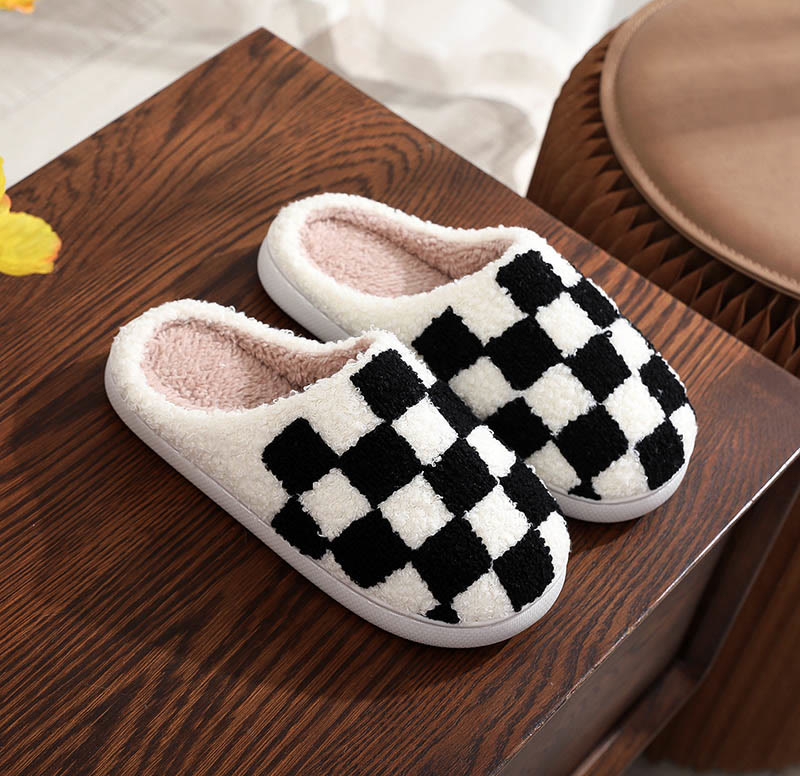 Plus Size Checkerboard Slippers